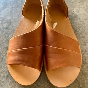 Universal thread open toed flats